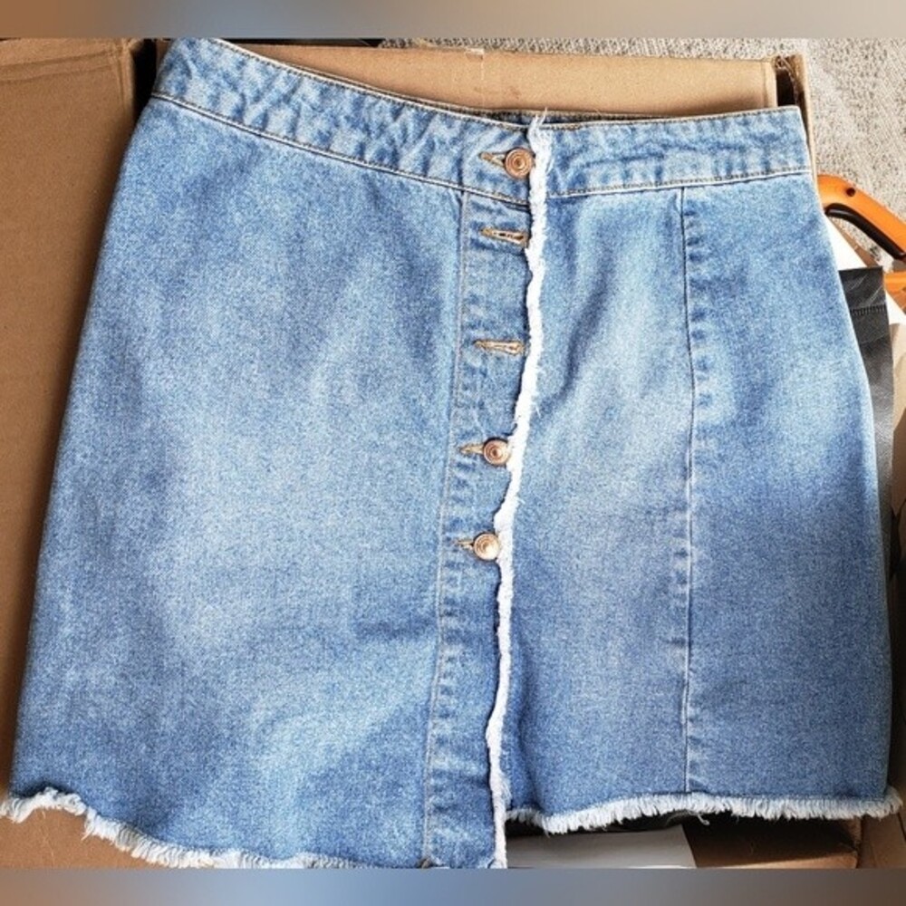 Zara Z1975 Denim Skirt w/ Raw Edges + Button Front Size M